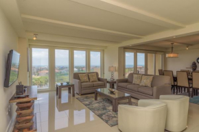 Your beach life is waiting! Stylish Bayview condo in beautiful beachfront resort, shared pools & jacuzzi, pet friendly